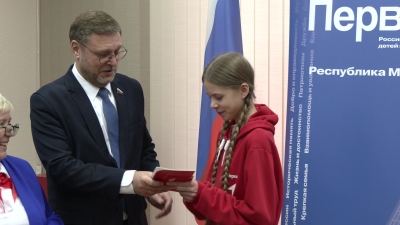 Юные активисты Марий Эл получили первые паспорта из рук Константина Косачева