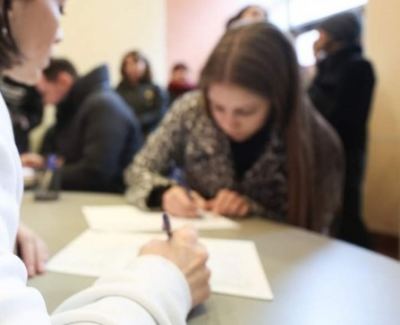 Самовыдвиженцы и представители непарламентских партий продолжают сбор подписей избирателей