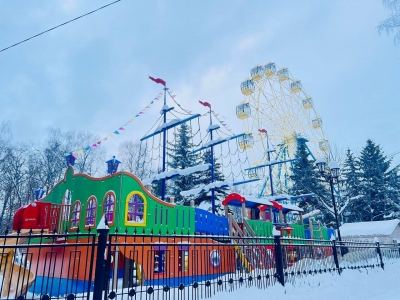 Аттракционы на площади им. Ленина завершили работу