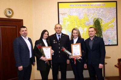В Марий Эл сотрудникам банка вручили благодарности за помощь в предотвращении мошенничества