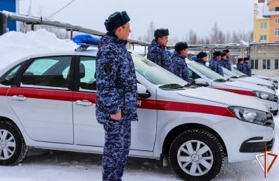 В Марий Эл сотрудникам Росгвардии вручили ключи от новых служебных автомобилей