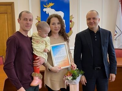 В Йошкар-Оле три молодые семьи получили социальную выплату на покупку жилья