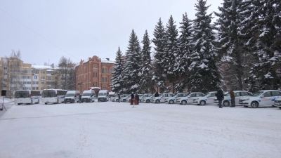 Для социальных учреждений Марий Эл закупили 25 автобусов и легковых машин