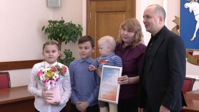 Марий Эл ТВ: Три молодые семьи из Йошкар-Олы получили социальную выплату на приобретение жилья
