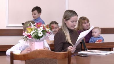 Три молодые семьи из Йошкар-Олы получили сертификаты на покупку жилья