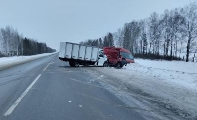На Сернурском тракте столкнулись «Газель» и фургон Citroen