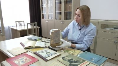 Марий Эл ТВ: В рамках нацпроекта «Культура» в библиотеке Чавайна оцифровывают старинные книги