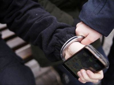 В Йошкар-Оле парень напал на новую знакомую и украл у нее айфон