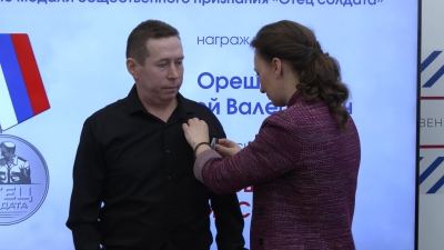 Анна Кузнецова вручила медали «Отец солдата» двум жителям Марий Эл