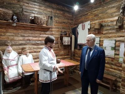 Сенатор Сергей Мартынов побывал в Музее марийской сказки «Сереброзубая Пампалче»