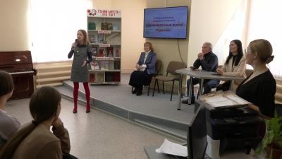 Марий Эл ТВ: Медведевысе йоча книгагудышто «Вдохновленные малой Родиной» лӱман сылнымут усталык фестиваль эртен
