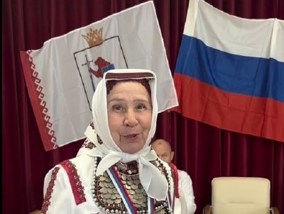 Члены УИК в Медведевском районе Марий Эл встречают голосующих в национальных костюмах