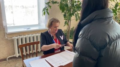Председатель УИК в п. Красный Стекловар рассказала об обстановке во второй день голосования