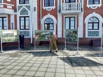 В Йошкар-Оле открылась передвижная выставка «Zа Победу!»