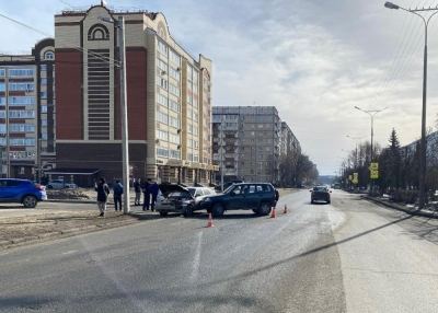 В Йошкар-Оле столкнулись Chevrolet и ВАЗ-2112