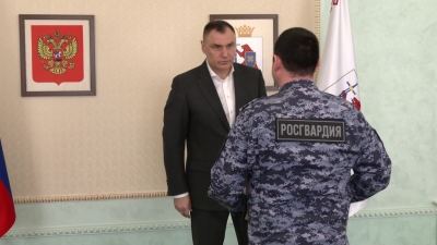 Глава Марий Эл Юрий Зайцев вручил награды росгвардейцам