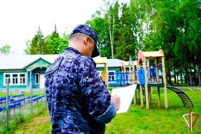 В Марий Эл сотрудники Росгвардии проверили безопасность детских лагерей