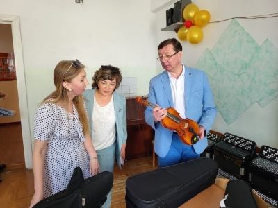 Школа Звениговского района Марий Эл получила новые музыкальные инструменты