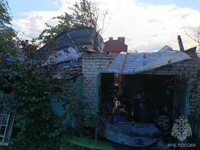 В частном секторе Йошкар-Олы сгорели гараж и надворные постройки 