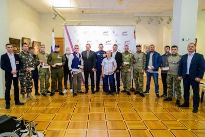 Глава Марий Эл вручил награды и удостоверения ветерана боевых действий участникам СВО
