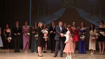 Юрий Зайцев поздравил выпускников 28-го лицея Йошкар-Олы