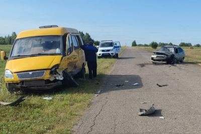 В Марий Эл ранним утром легковушка врезалась в Газель