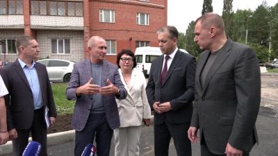 Глава Марий Эл Юрий Зайцев осмотрел ремонтируемые дворы Йошкар-Олы