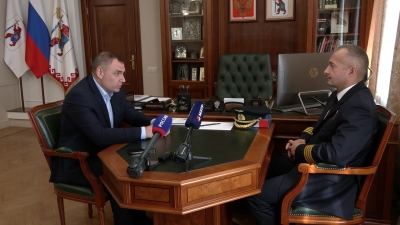 Глава Марий Эл Юрий Зайцев встретился с известным летчиком Дамиром Юсуповым.