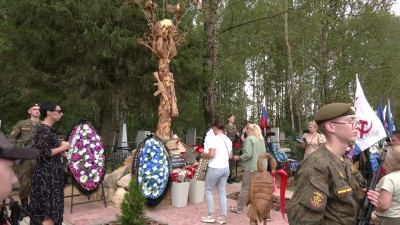 На Аллее героев Туруновского кладбища торжественно открыли скульптуру «Древо памяти»
