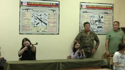 В Марий Эл более 100 подростков проводят эти дни в патриотическом лагере