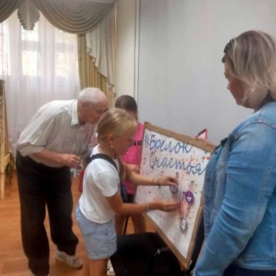 В Марий Эл дети участников СВО создали брелоки счастья