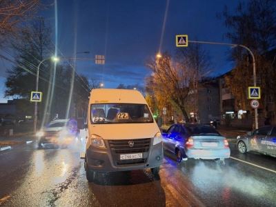 В Йошкар-Оле под колеса микроавтобуса попала 10-летняя девочка