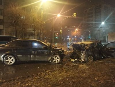 В Йошкар-Оле нетрезвый водитель пытался уйти от погони и устроил массовое ДТП