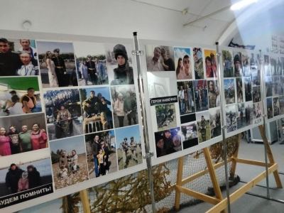 В Марий Эл открыли выставку «Родина. Семья. Герои», посвященную участникам СВО