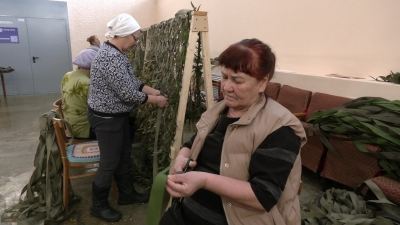 Неравнодушные жители Новоторъяльского района плетут сети и делаю свечи для наших парней
