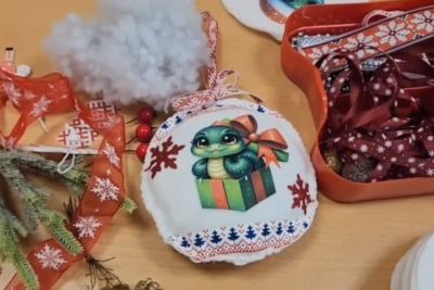 В Марий Эл школьники готовят новогодние подарки для сверстников из Запорожской области