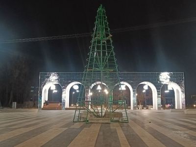 В Волжске устанавливают главный символ нового года