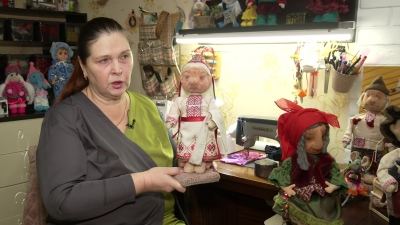 Педагоги из Волжска сшили героев марийской сказки «В стране колокольчиков»