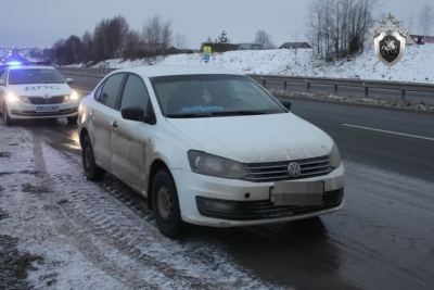 В Марий Эл подросток угнал автомобиль, угрожая водителю ножом