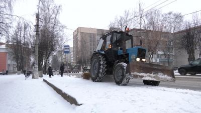 В Йошкар-Оле продолжают борьбу с гололедом
