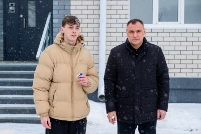Глава Марий Эл вручил ключи от новых квартир детям, оставшимся без попечения родителей