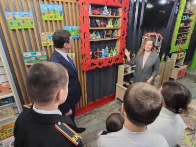 Участники акции «Ёлка желаний» получили подарки от главы Марий Эл