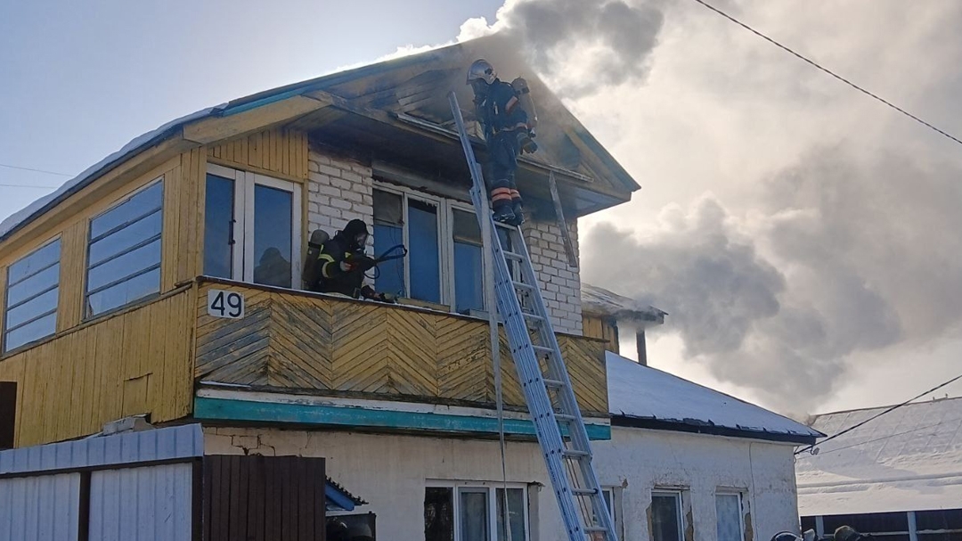 В Йошкар-Оле из горящего жилого дома эвакуировали четырёх детей