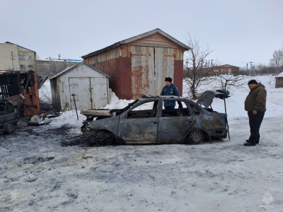 В Марий Эл сгорели два гаража и два легковых автомобиля