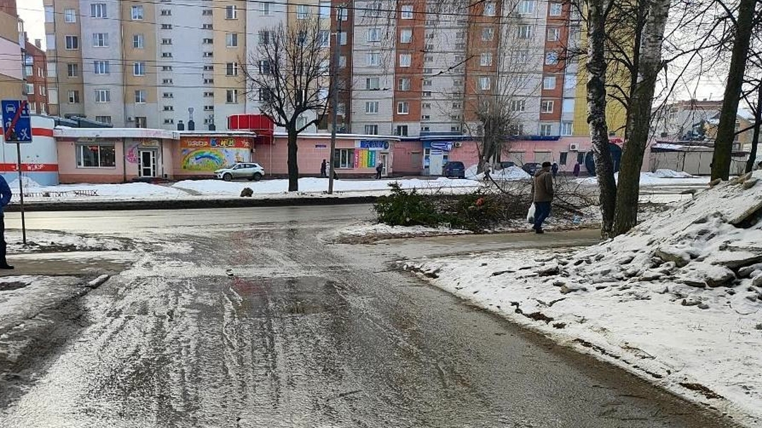 В Йошкар-Оле водитель легковушки сбил пешехода и скрылся с места ДТП