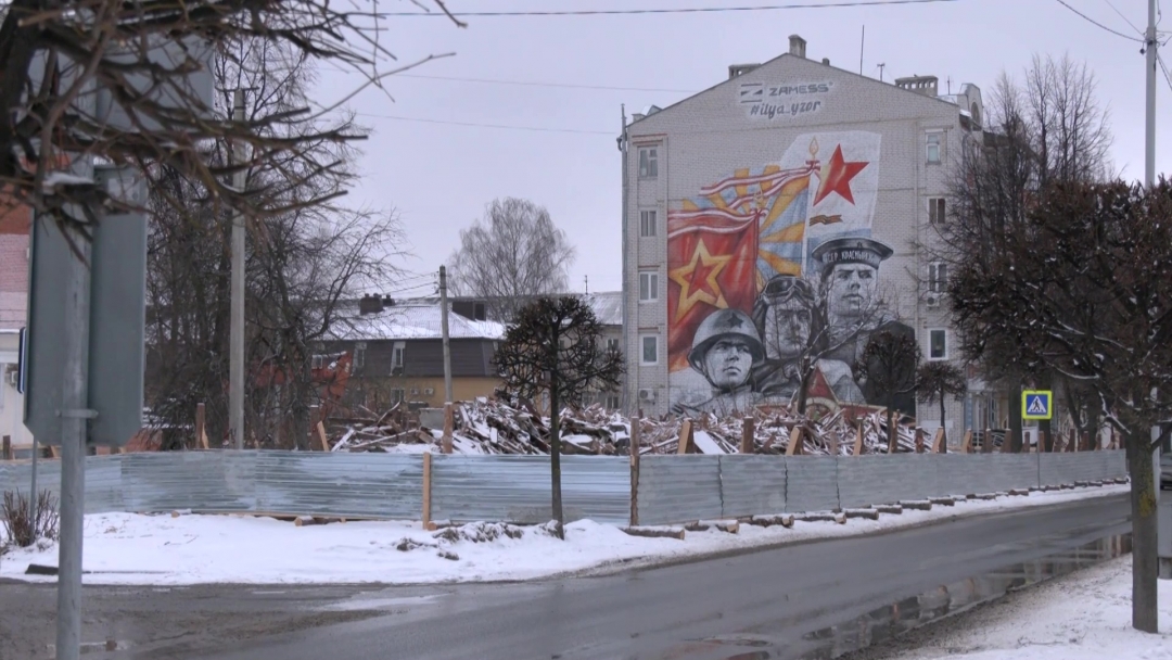 В Йошкар-Оле в центре города сносят двухэтажные аварийные дома