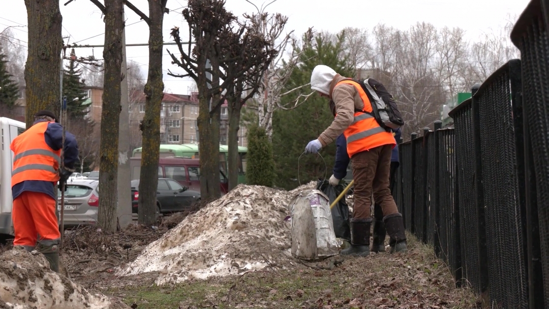 Первый городской субботник прошел в Йошкар-Оле