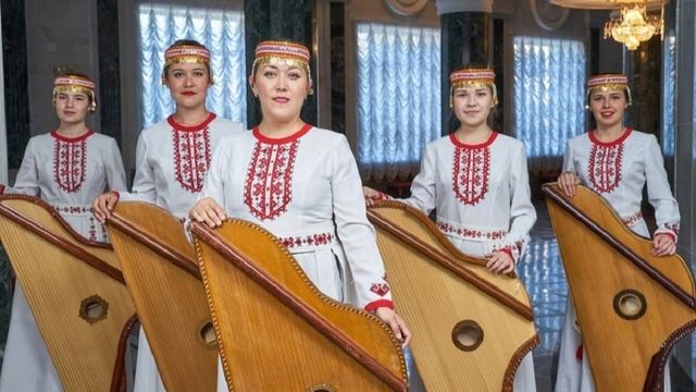 200 гусляров в Марий Эл демонстрируют искусство игры на старинном инструменте