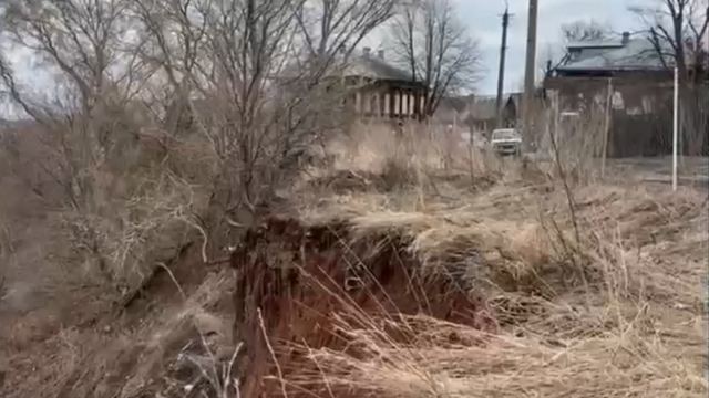 В Козьмодемьянске из-за подтоплений обваливается берег Волги