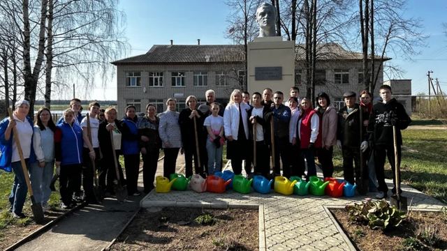 Сенатор от Марий Эл Сергей Мартынов принял участие в субботнике в Советском районе